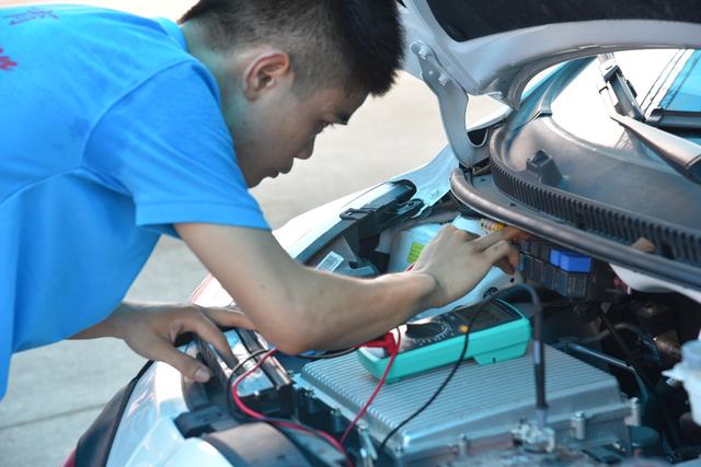 菏澤2021年汽車維修工考試時間報名手不釋卷(圖1)